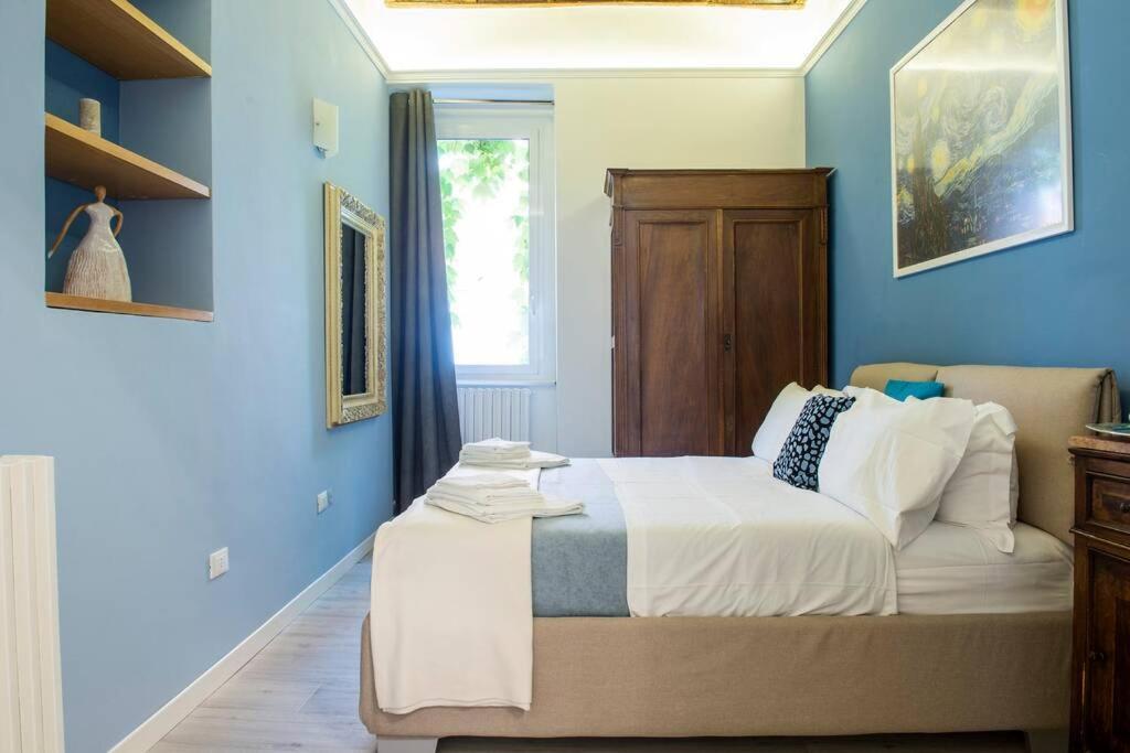 רומא Colosseum/Panisperna Nina Apartament With Terrace מראה חיצוני תמונה