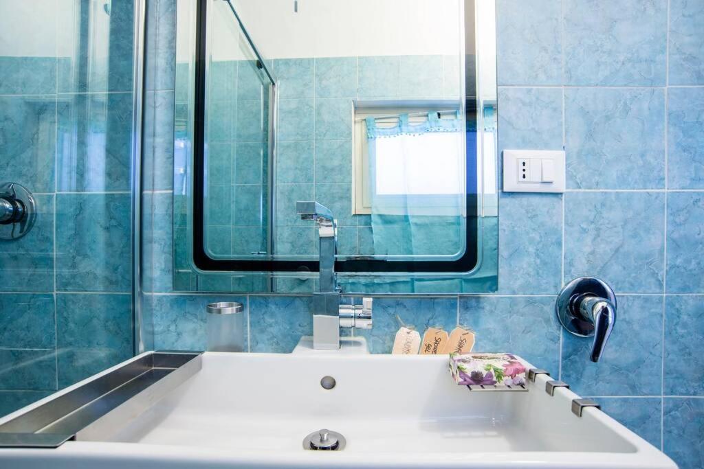 רומא Colosseum/Panisperna Nina Apartament With Terrace מראה חיצוני תמונה