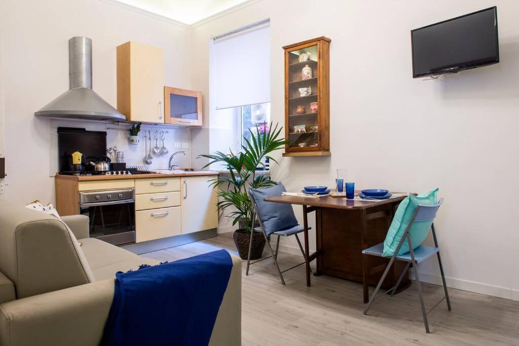 רומא Colosseum/Panisperna Nina Apartament With Terrace מראה חיצוני תמונה